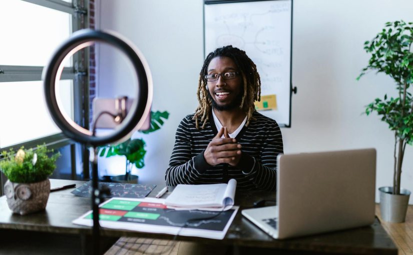 Micro-Influencer 2026: Lebih Efektif daripada Artis? Ini Hitungannya!